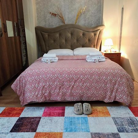 Private Room Close To Merter And Gungoren Textile Center Istanbul Bagian luar foto