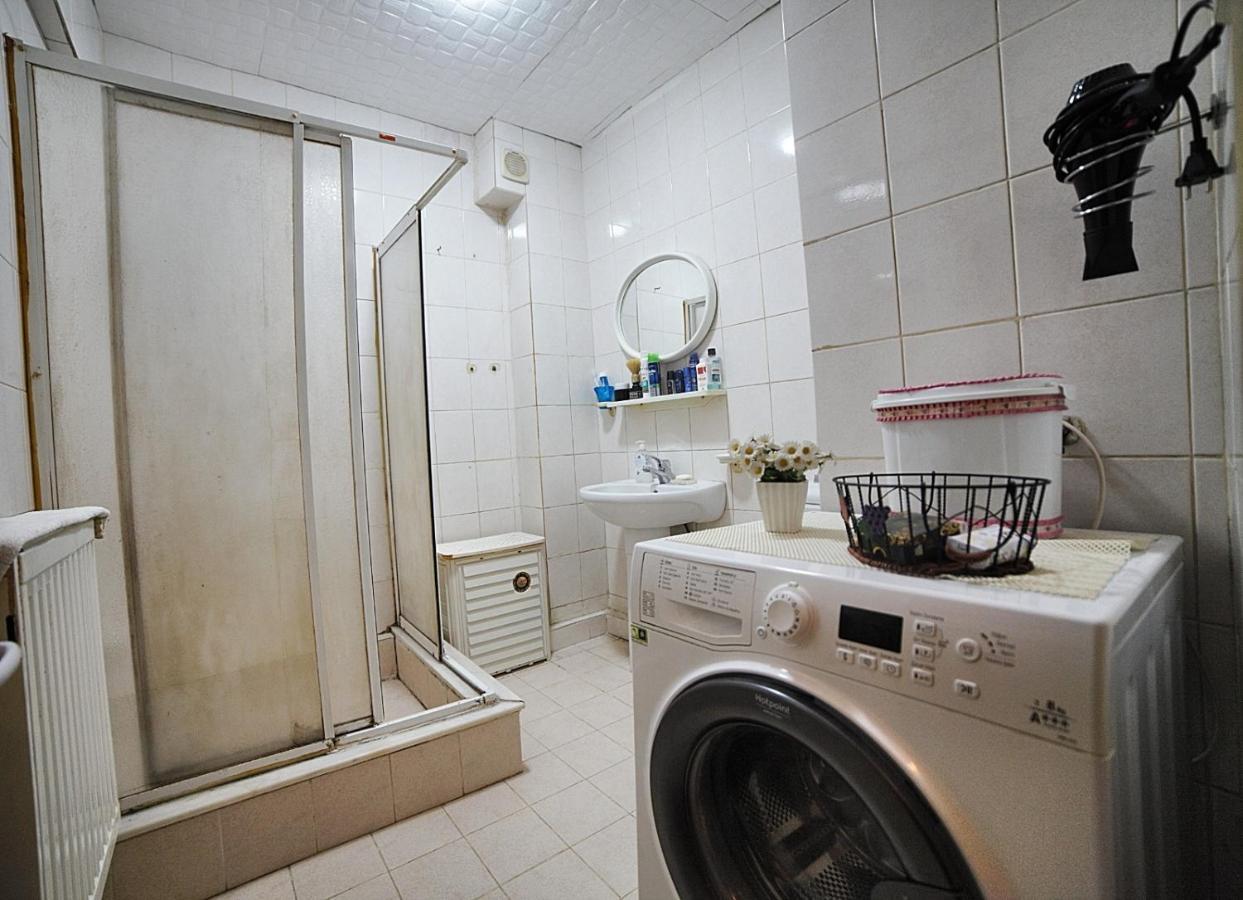 Private Room Close To Merter And Gungoren Textile Center Istanbul Bagian luar foto